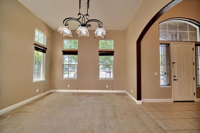 2153 Saddlebrook Ln, Oakdale, CA 95361