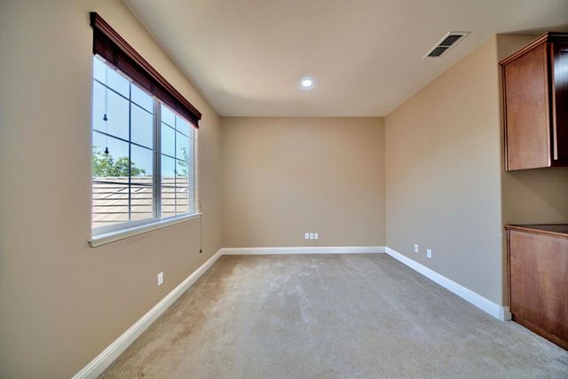 2153 Saddlebrook Ln, Oakdale, CA 95361