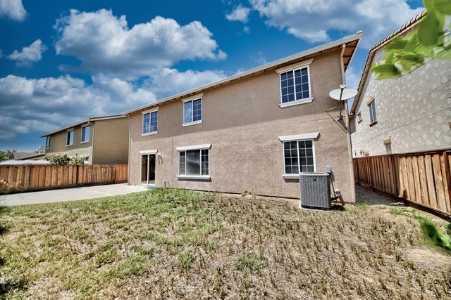 2153 Saddlebrook Ln, Oakdale, CA 95361