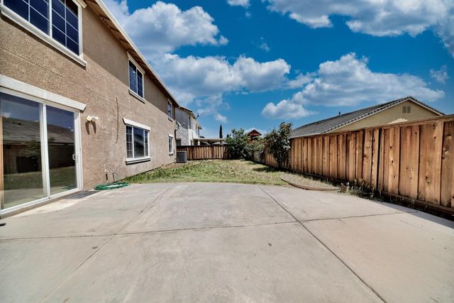 2153 Saddlebrook Ln, Oakdale, CA 95361