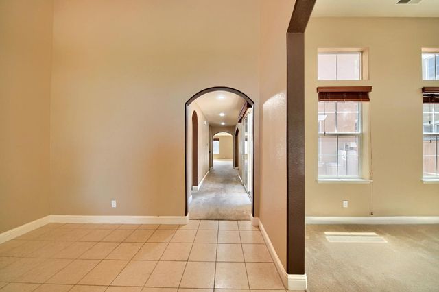 2153 Saddlebrook Ln, Oakdale, CA 95361