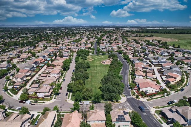 2153 Saddlebrook Ln, Oakdale, CA 95361