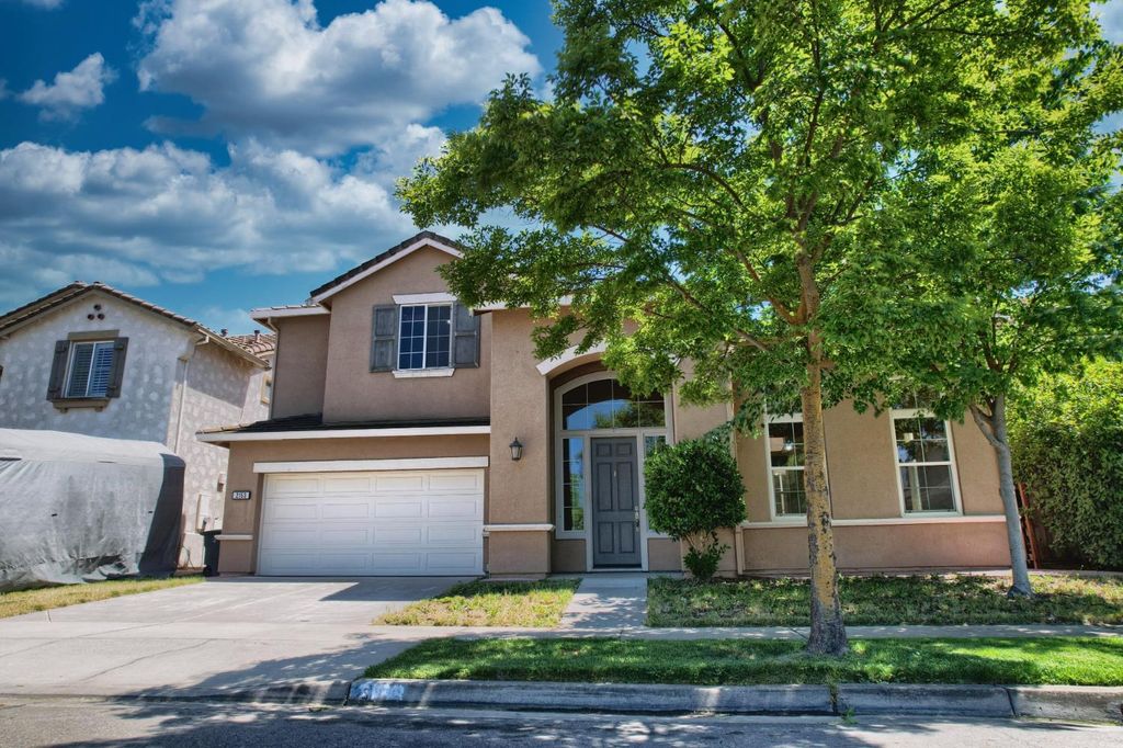 2153 Saddlebrook Ln, Oakdale, CA 95361