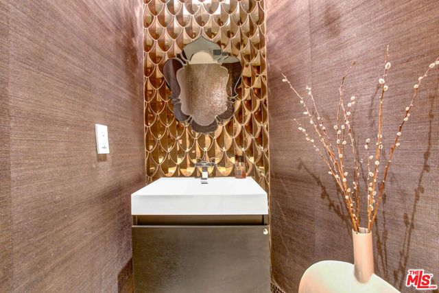 11921 Dorothy Street 102, Los Angeles, CA 90049