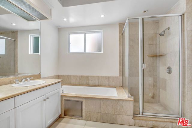 11921 Dorothy Street 102, Los Angeles, CA 90049