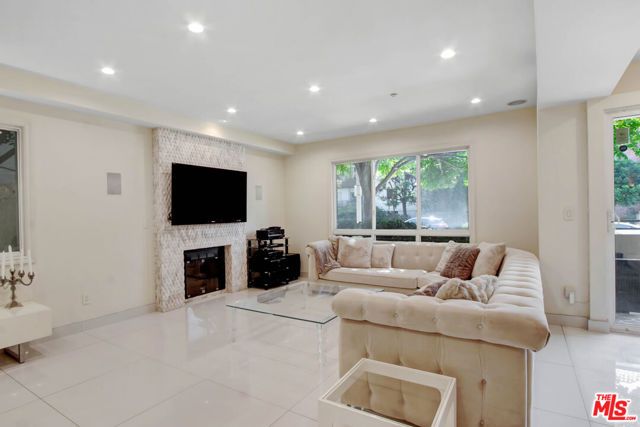 11921 Dorothy Street 102, Los Angeles, CA 90049