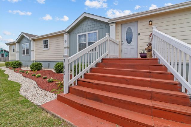 706 11th Street, San Leon, TX 77539