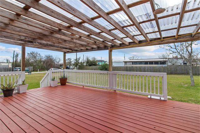 706 11th Street, San Leon, TX 77539