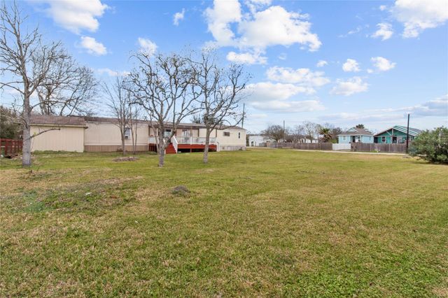 706 11th Street, San Leon, TX 77539