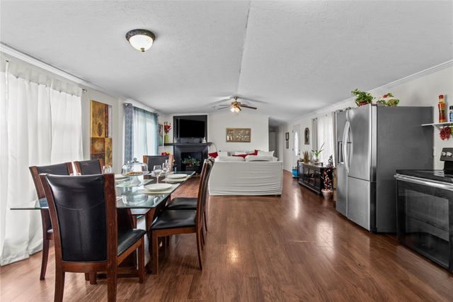 706 11th Street, San Leon, TX 77539