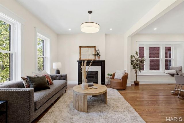 4138 Botanical Avenue, St Louis, MO 63110