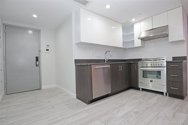 15815 Union Turnpike 3F, Fresh Meadows, NY 11366