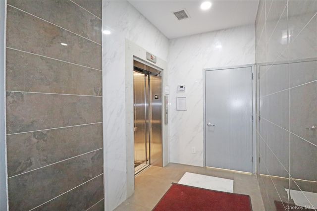 15815 Union Turnpike 3F, Fresh Meadows, NY 11366