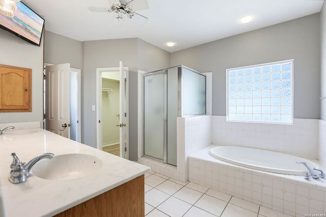 1220 Country View Dr.,, La Vernia, TX 78121