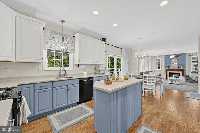 4 KENNETH CT, Sewell, NJ 08080