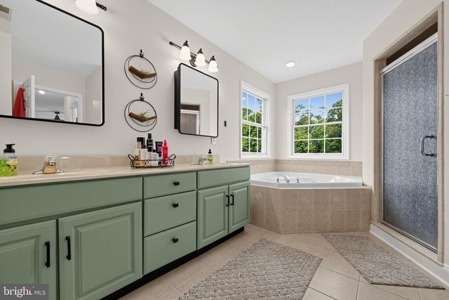 4 KENNETH CT, Sewell, NJ 08080