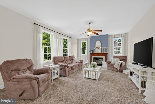 4 KENNETH CT, Sewell, NJ 08080