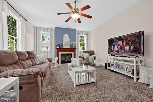4 KENNETH CT, Sewell, NJ 08080