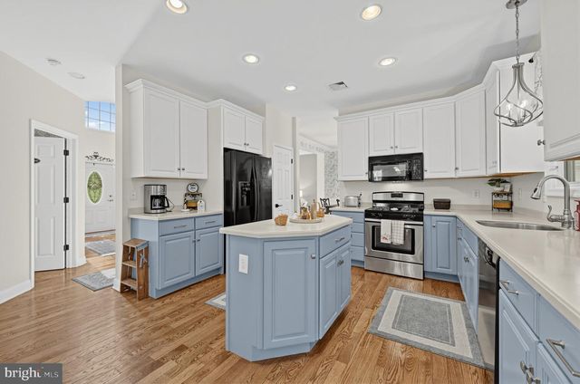 4 KENNETH CT, Sewell, NJ 08080
