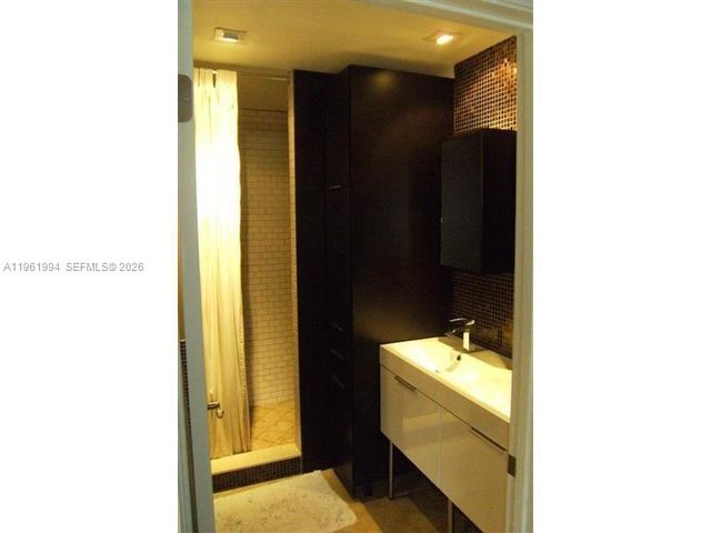 2642 NW 33rd St 1905, Oakland Park, FL 33309