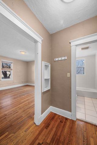 6-R Hazel Ter 1, Salem, MA 01970