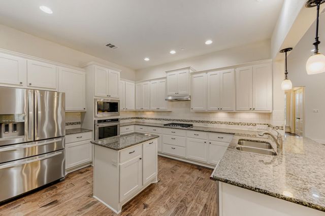 105 Lucia CIR 1, Lakeway, TX 78734