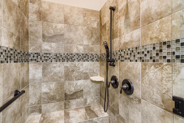 105 Lucia CIR 1, Lakeway, TX 78734