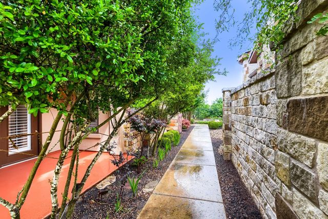 105 Lucia CIR 1, Lakeway, TX 78734