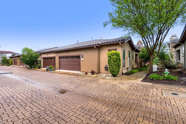 105 Lucia CIR 1, Lakeway, TX 78734