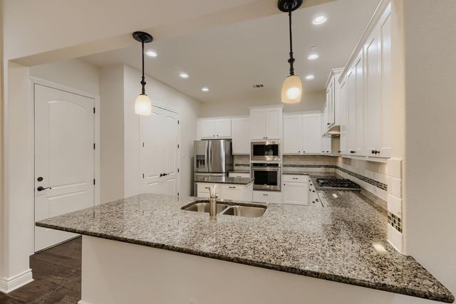 105 Lucia CIR 1, Lakeway, TX 78734