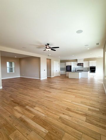 951 Beaver Pond Loop, Madera, CA 93636