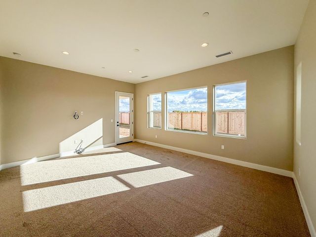 951 Beaver Pond Loop, Madera, CA 93636