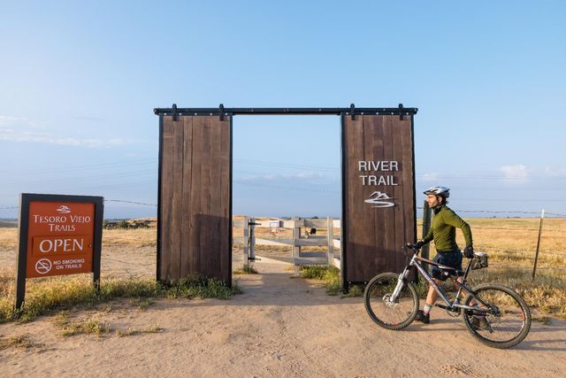 951 Beaver Pond Loop, Madera, CA 93636