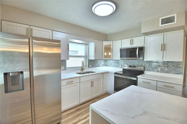 3553 CENTER CIRCLE, Largo, FL 33774