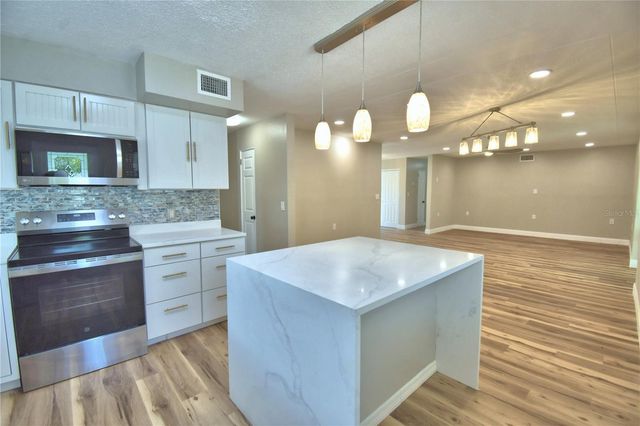 3553 CENTER CIRCLE, Largo, FL 33774