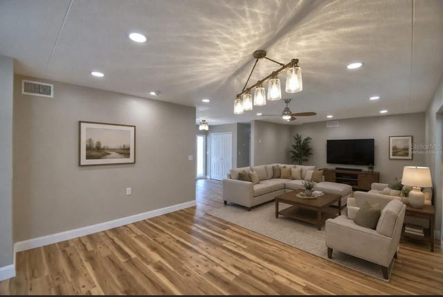 3553 CENTER CIRCLE, Largo, FL 33774