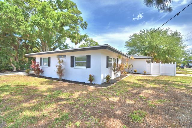 3553 CENTER CIRCLE, Largo, FL 33774
