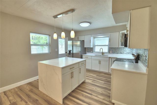 3553 CENTER CIRCLE, Largo, FL 33774