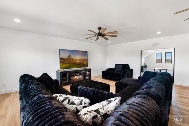 4288 N 2400 E, Filer, ID 83328