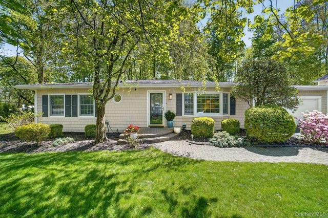 2864 Hedwig Drive, Yorktown Heights, NY 10598