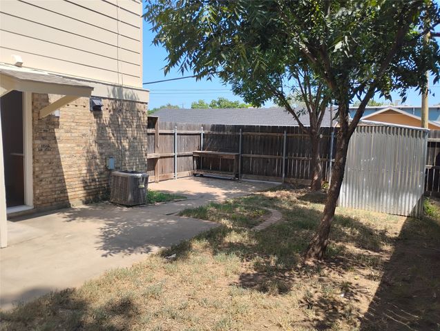 1202 Hilltop Drive, Irving, TX 75060