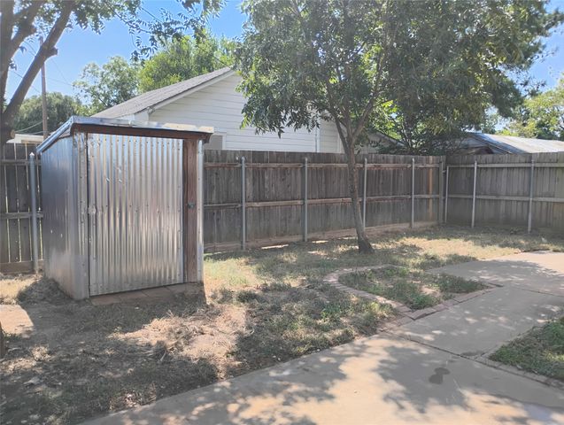 1202 Hilltop Drive, Irving, TX 75060