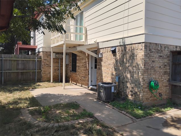 1202 Hilltop Drive, Irving, TX 75060