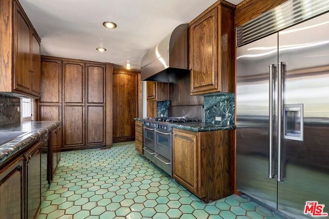 9354 Claircrest Drive, Beverly Hills, CA 90210