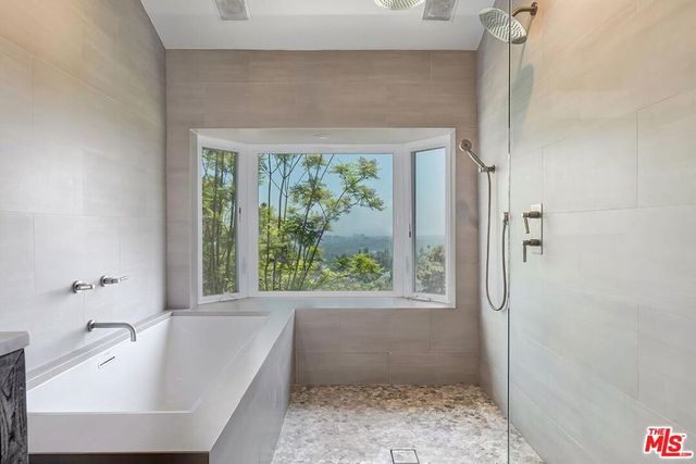 9354 Claircrest Drive, Beverly Hills, CA 90210