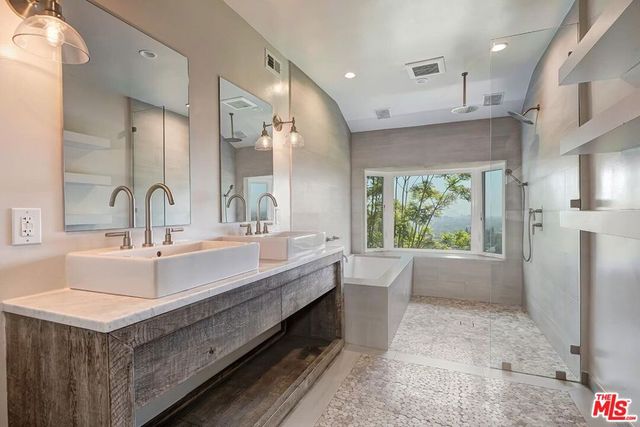 9354 Claircrest Drive, Beverly Hills, CA 90210