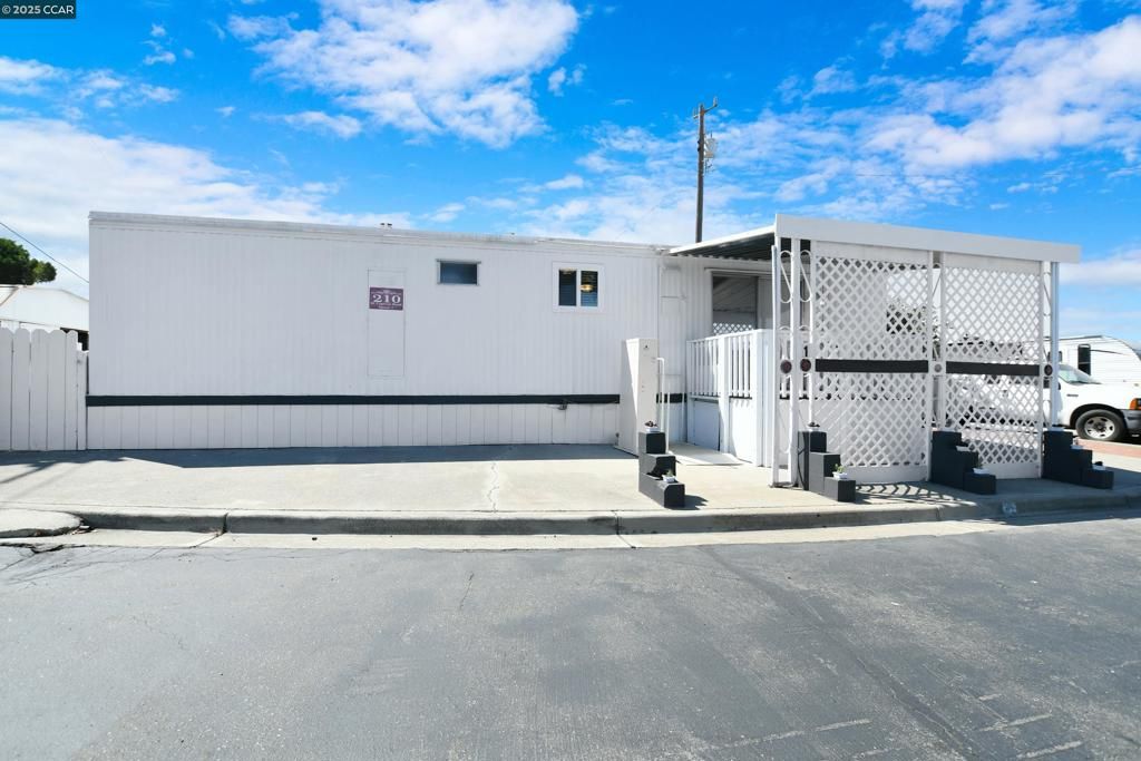 210 W Cypress Road, Oakley, CA 94561