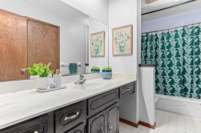 2400 E 125th Street, Burnsville, MN 55337