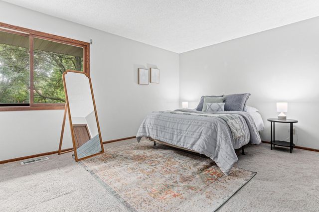 2400 E 125th Street, Burnsville, MN 55337