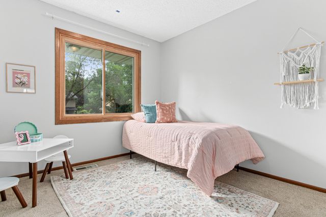 2400 E 125th Street, Burnsville, MN 55337